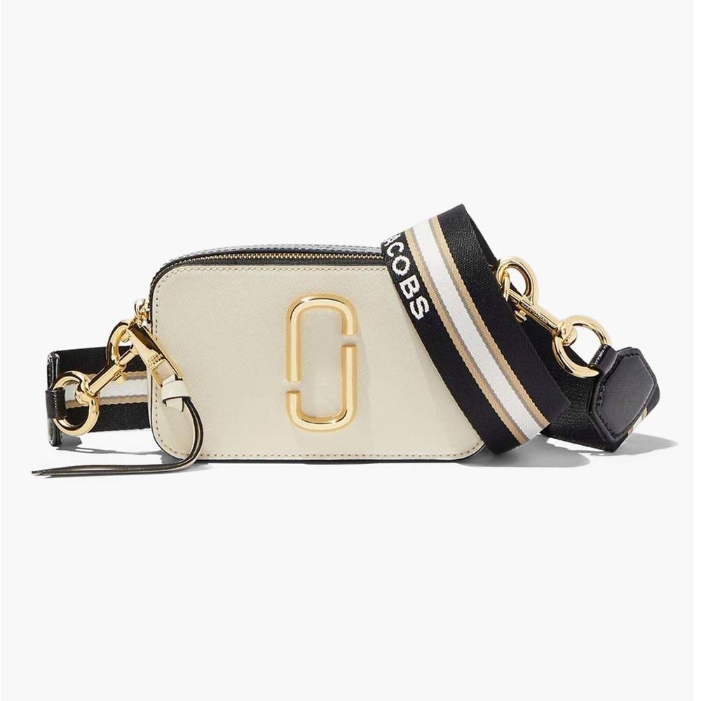 Very lightly used with negligible signs of use. Marc Jacobs